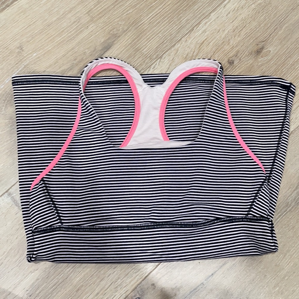 Lululemon workout tank - excellent condition